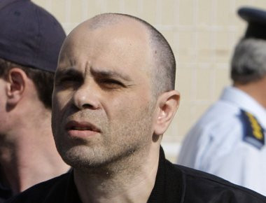 Μαχαίρωσαν το Ν.Μαζιώτη: Κατηγορεί τους «Πυρήνες της Φωτιάς»